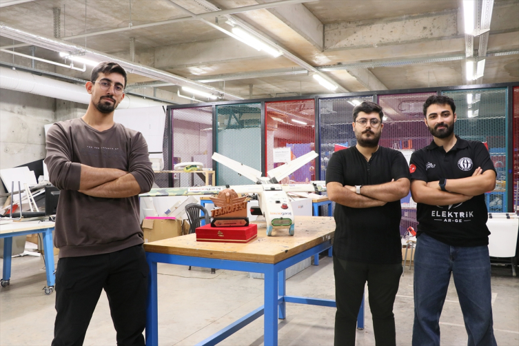 Üniversite öğrencilerinden yapay zekalı savaşan İHA